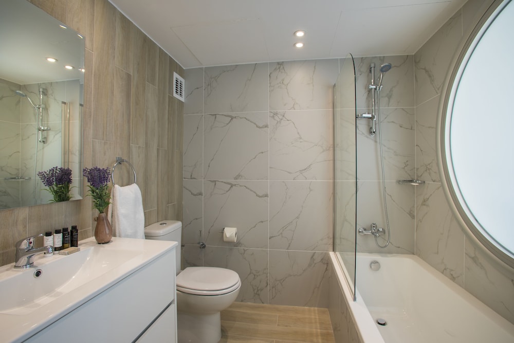 Twin Room, Sea View thumbnail 5