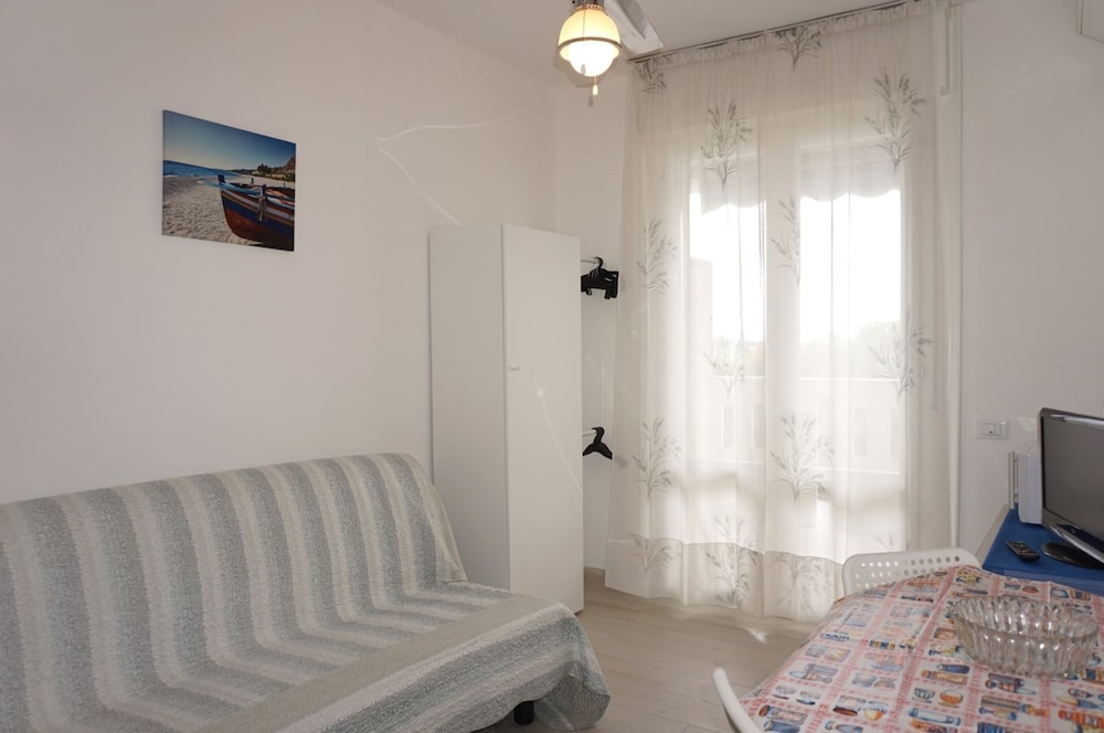 Studio, Multiple Bedrooms, Balcony, Garden View photo 2