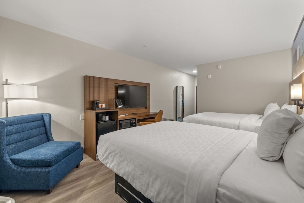 Room, 2 Queen Beds, Accessible, Non Smoking - Photo 5