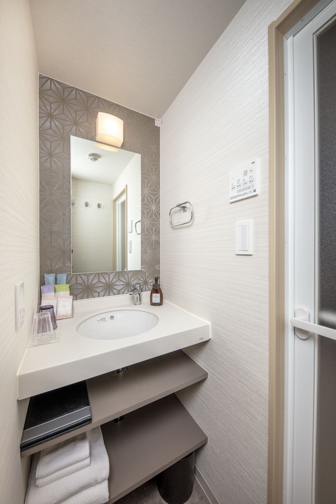 Premium Twin Room - Photo 15