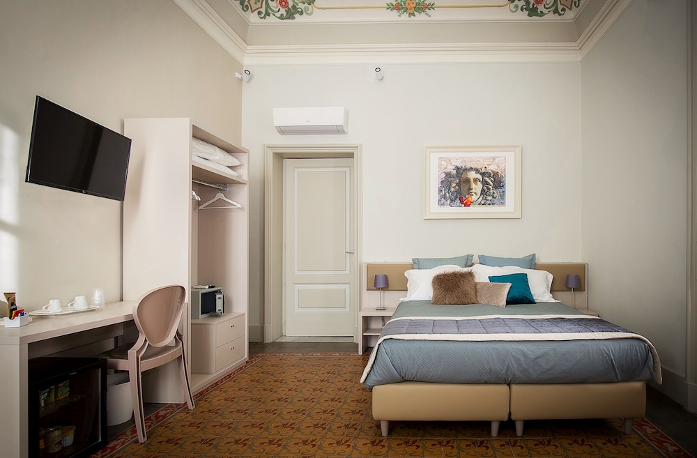 Deluxe Double or Twin Room, 1 Queen Bed with Sofa bed, Balcony, City View