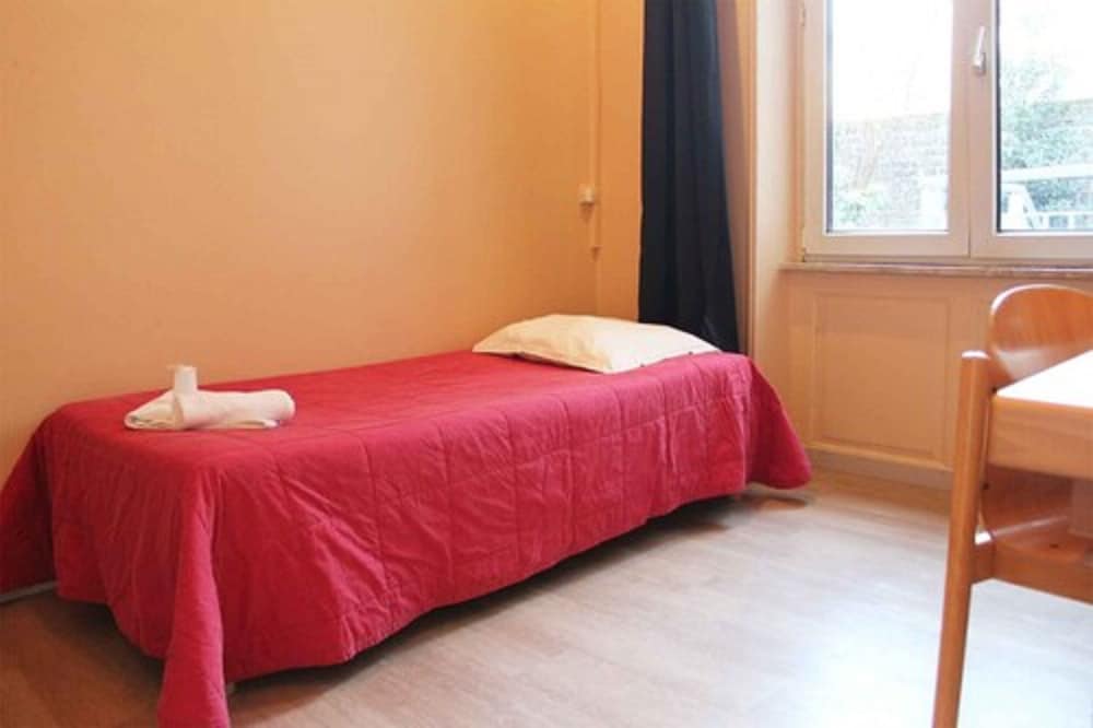 Single Room, Shared Bathroom (avec lavabo)