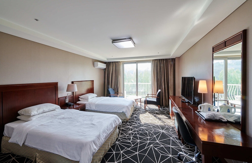 Deluxe Twin Room, Garden View photo 3