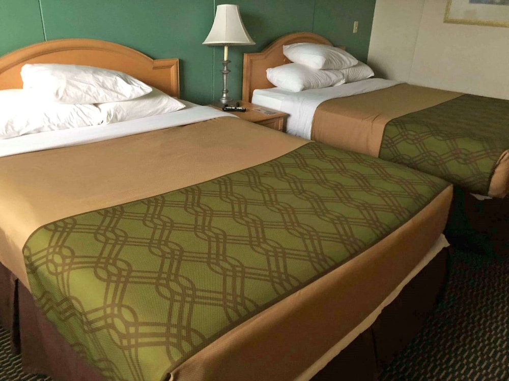 Room, 2 Queen Beds, Non Smoking photo 1