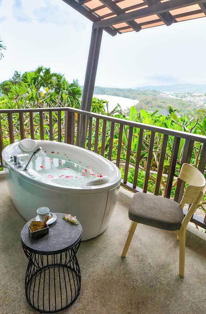 Honeymoon Suite - Photo 10