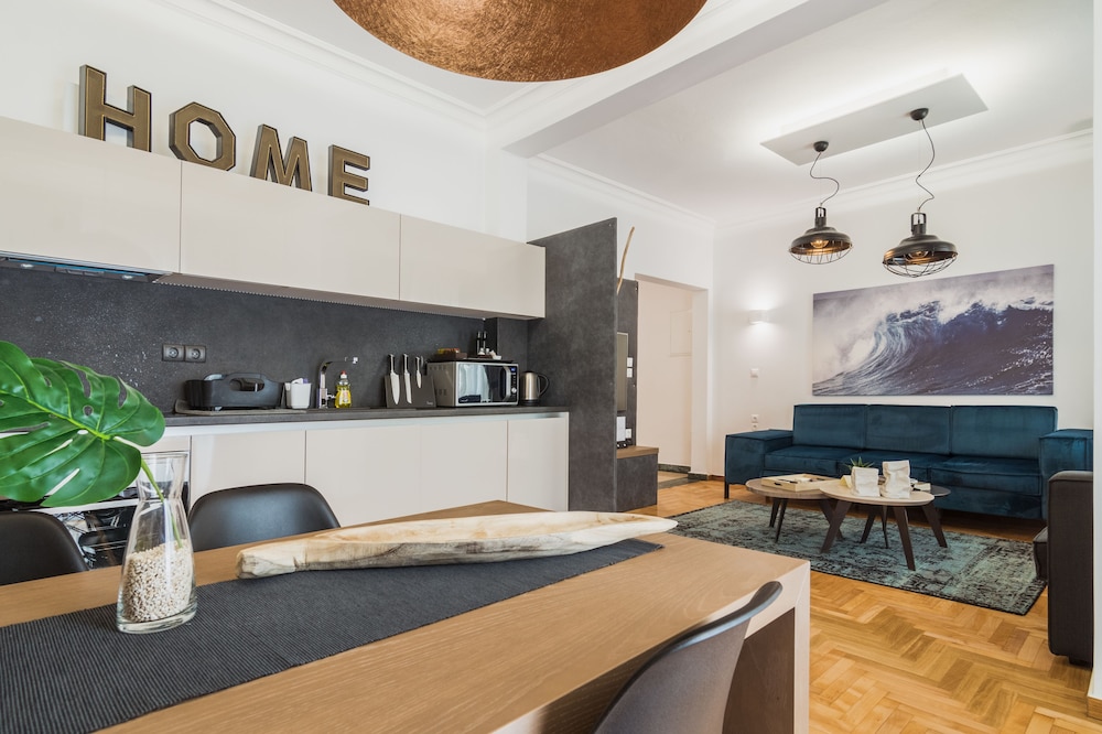 Executive Apartment, 1 Queen Bed with Sofa bed, Balcony photo 1