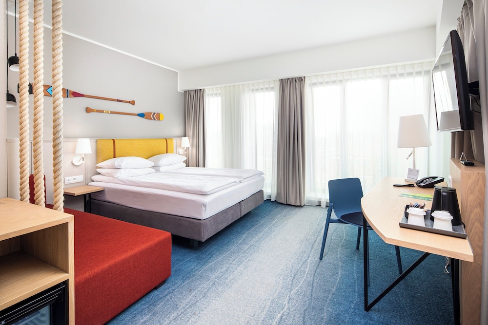 Premium Room, 1 Queen Bed - Photo 2