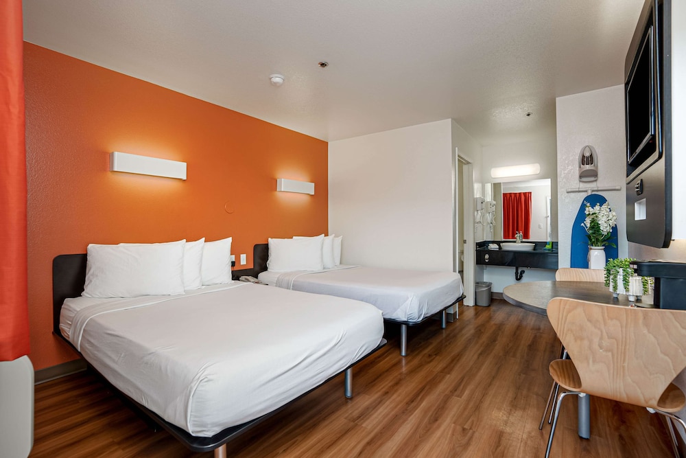 Premium Room, 2 Double Beds, Non Smoking, Refrigerator photo 2