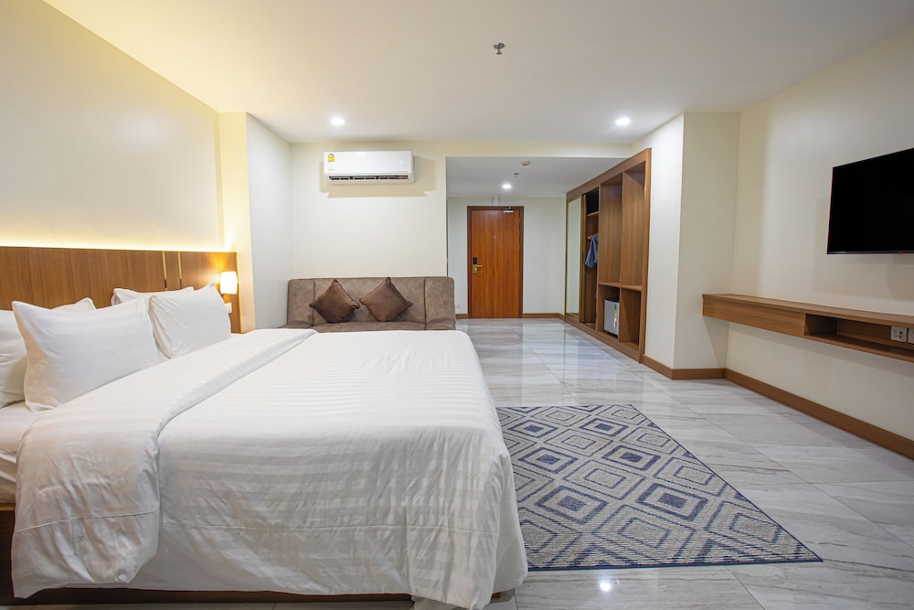 Deluxe Double or Twin Room, Balcony, City View photo 1