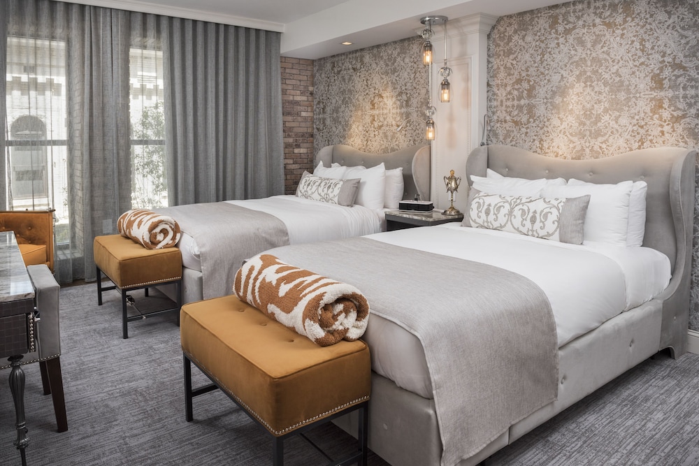 City Room, 2 Queen Beds, City View