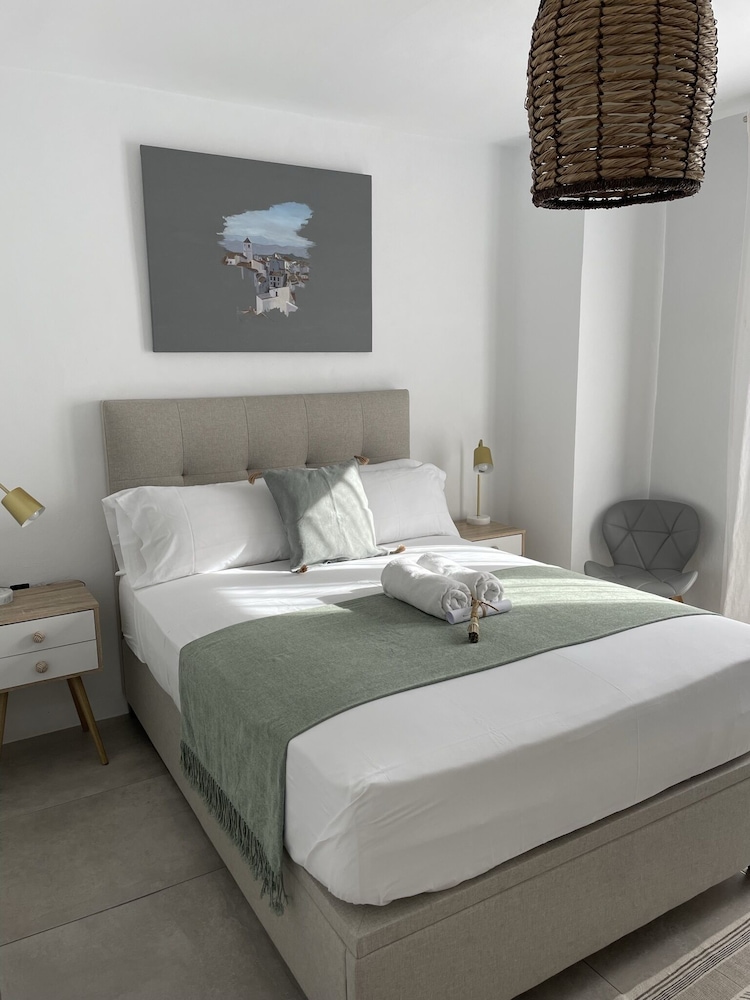 Deluxe Double Room, Ensuite (Room 101 & 201) - Photo 1