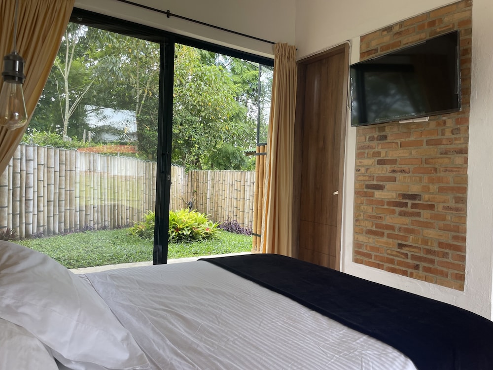 Superior Room, 1 Queen Bed photo 2
