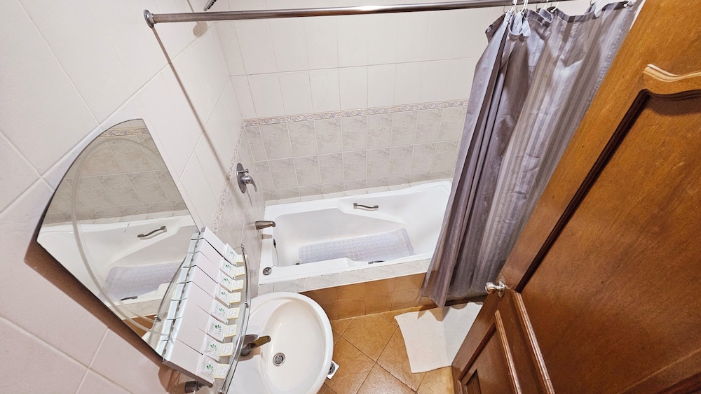 Waterfront Family Suite - Photo 15