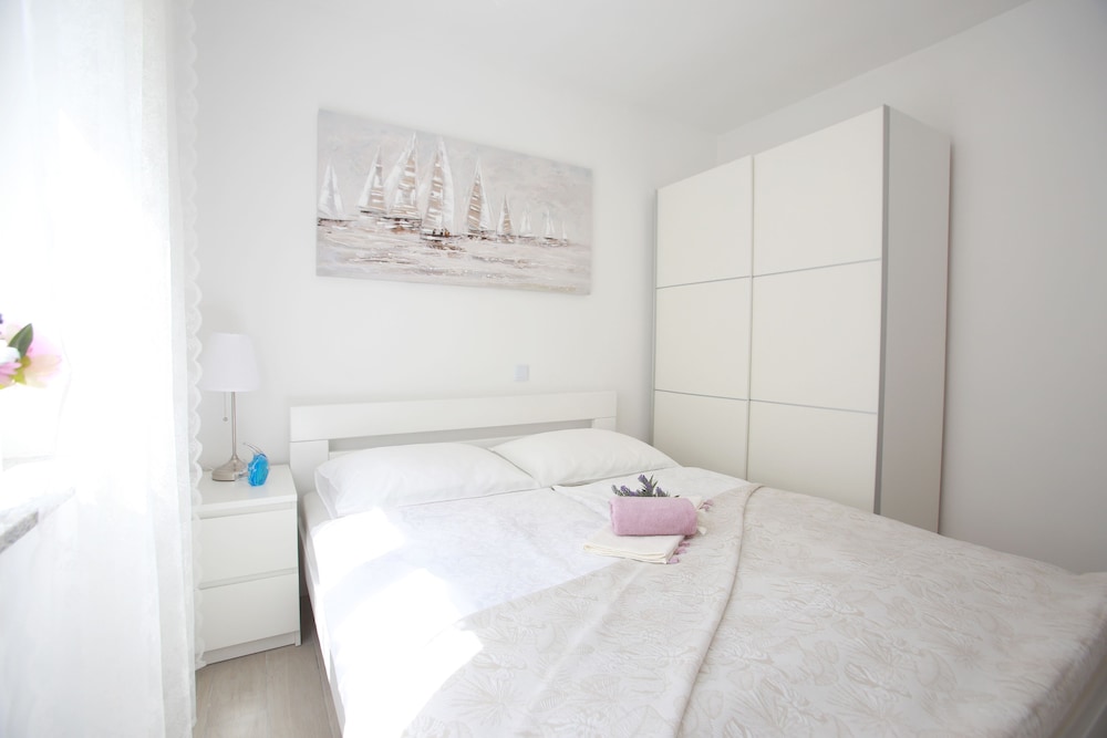 Apartment, 1 Bedroom, Terrace, Garden View photo 3