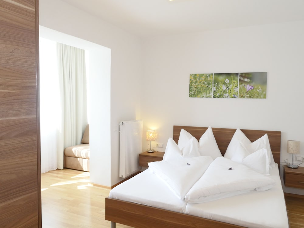 Panoramic Apartment, 2 Bedrooms, Kitchen, Mountain View