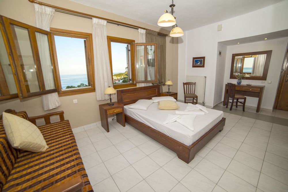 Superior Double Room, Partial Sea View photo 3