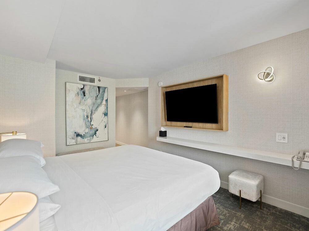 Premium Full Fallsview with Whirlpool - Floor 30 - Tower B photo 2