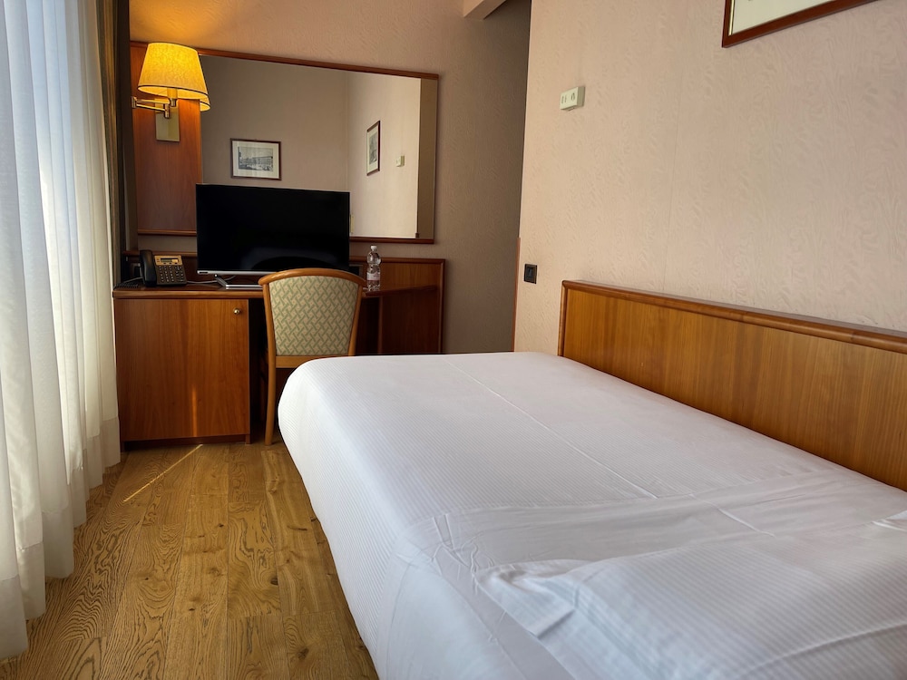 Single Room - Photo 1