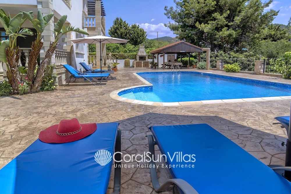 Villa, 4 Bedrooms, Smoking, Private Pool photo 3