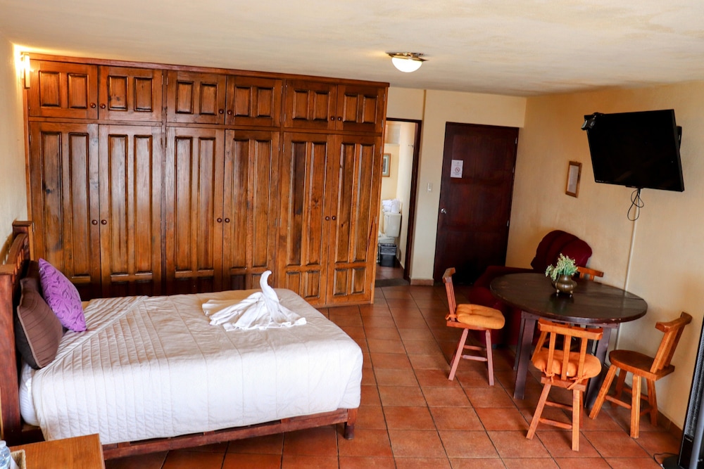 Business Quadruple Room, 2 Double Beds, City View (Marcolini) photo 3