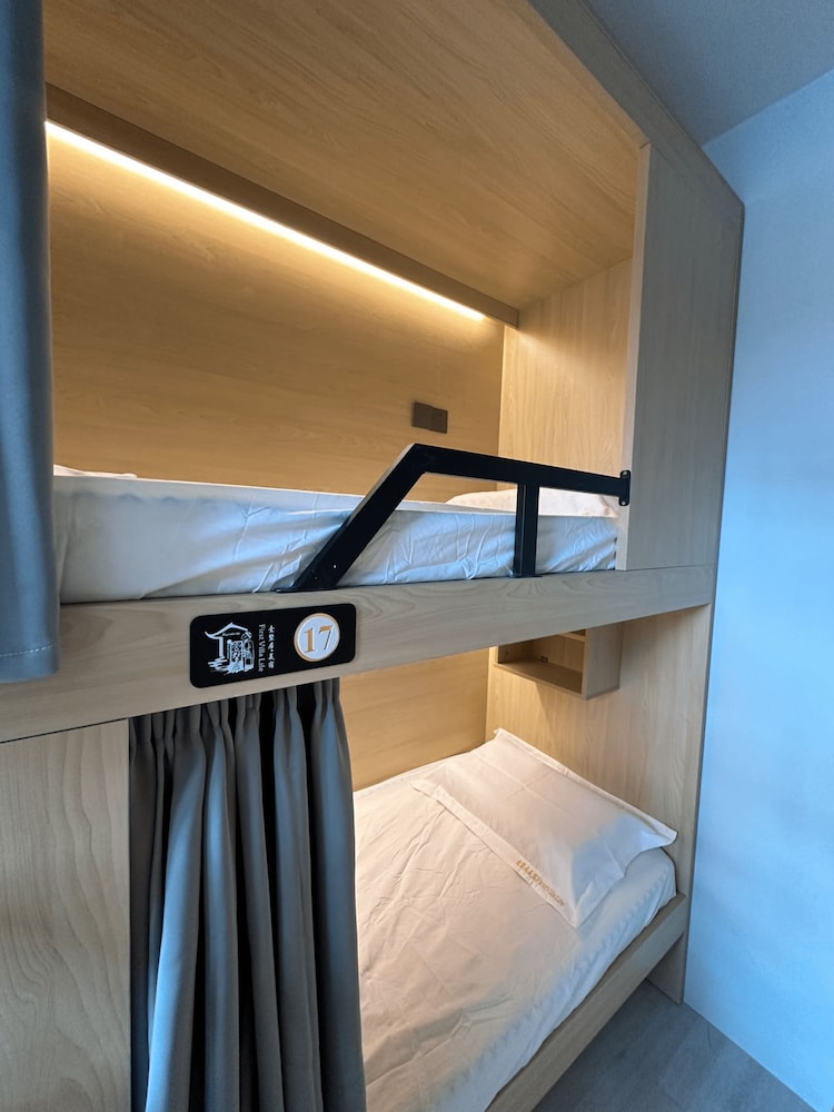 Standard Shared Dormitory, City View (Men Only) photo 3