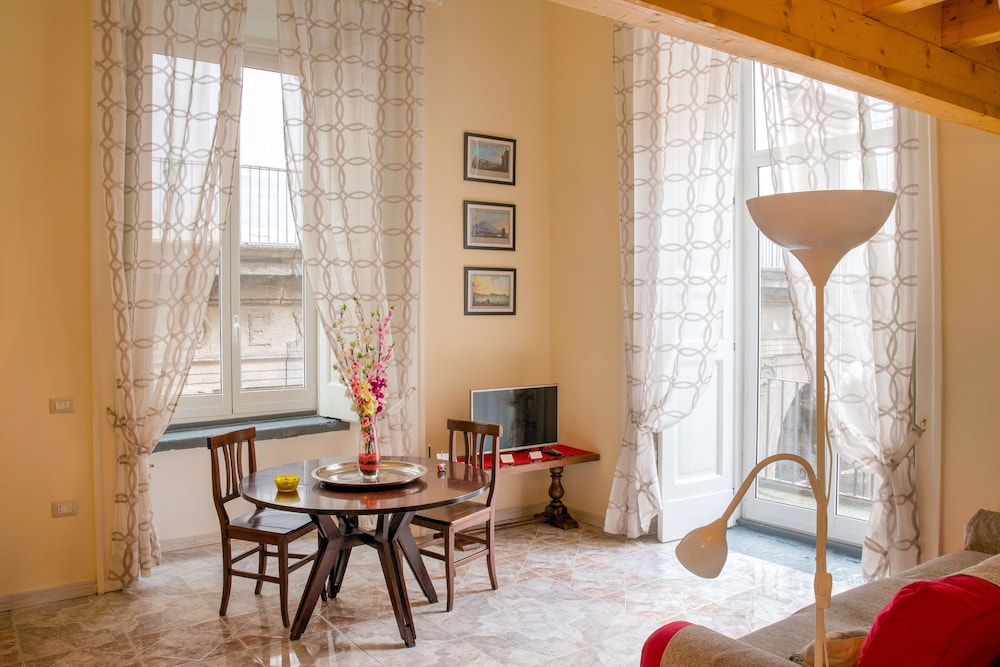 Suite, Balcony
