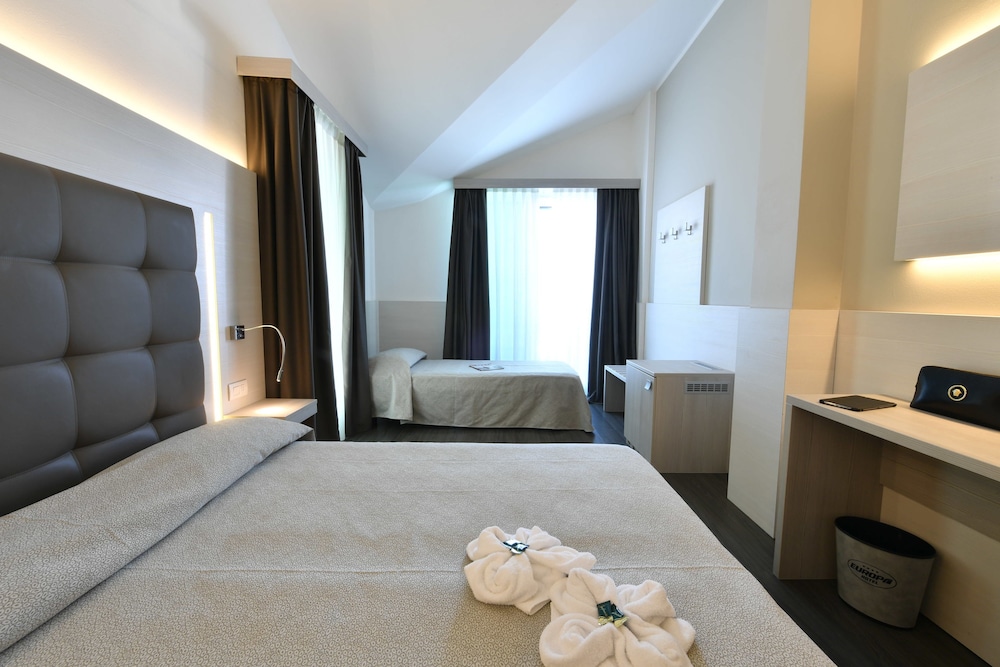 Comfort Quadruple Room, Partial Sea View photo 2