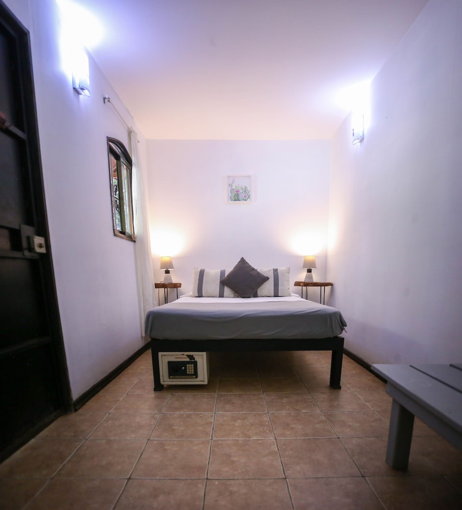 Standard Double Room, Shared Bathroom (#9)