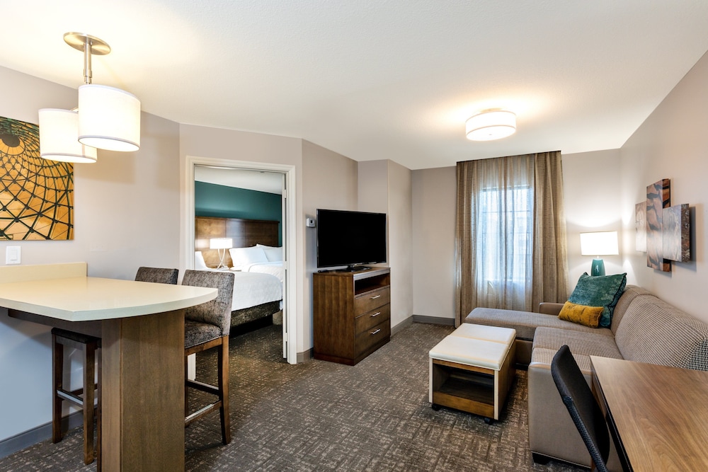 Suite, 1 Bedroom, Kitchen - Photo 3