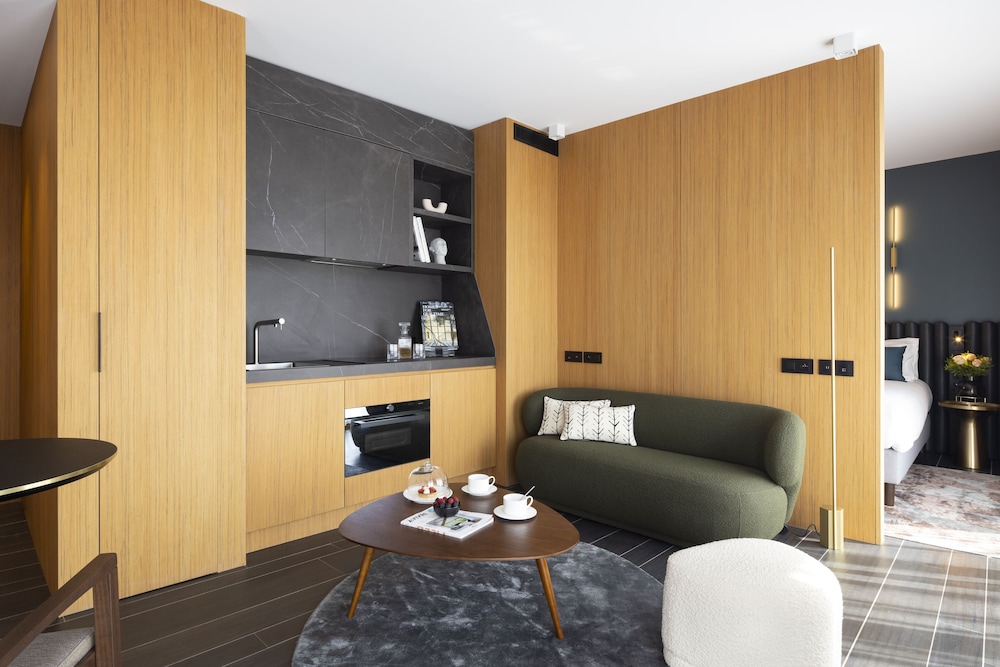Executive Room - Photo 1