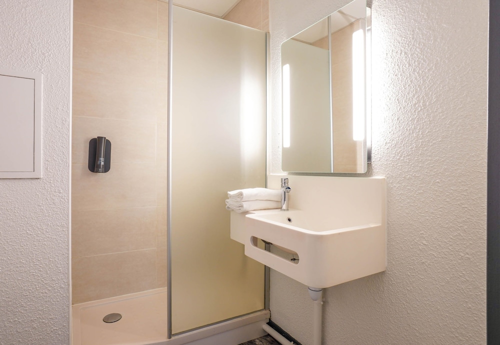 Twin Room - Photo 4