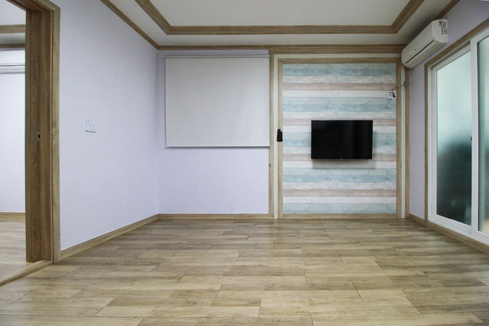 A7 1.5room (Room 1 + Living Area + Bathroom 2) photo 3