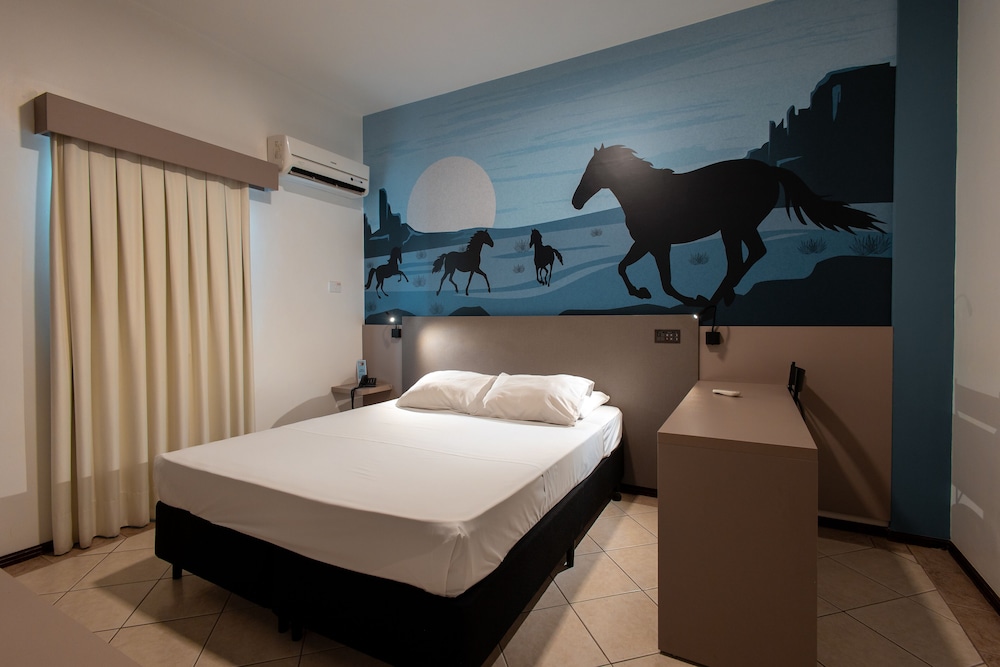 Standard Room, 1 Queen Bed photo 1