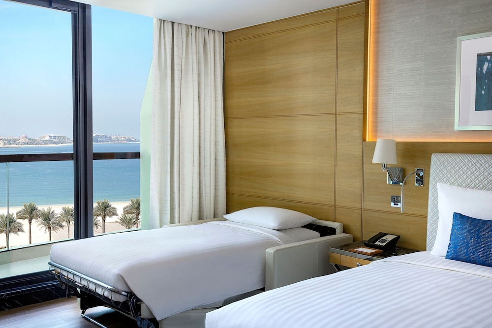 Grand Deluxe Room with King Bed and Partial Sea View Private Balcony, Direct Access to Beach