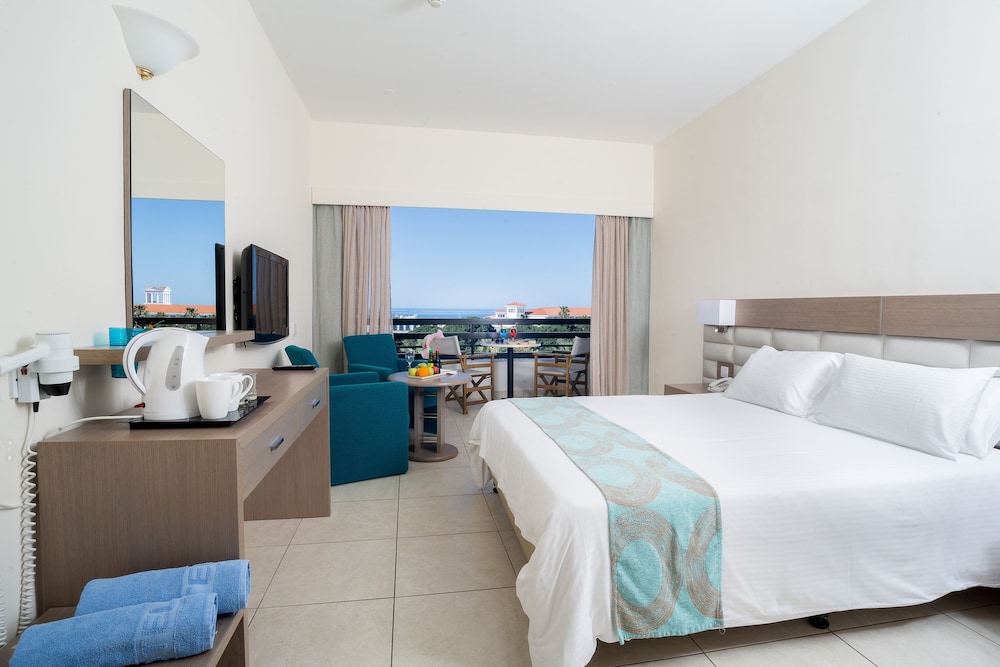 Standard Double Room Single Use, Pool View photo 1