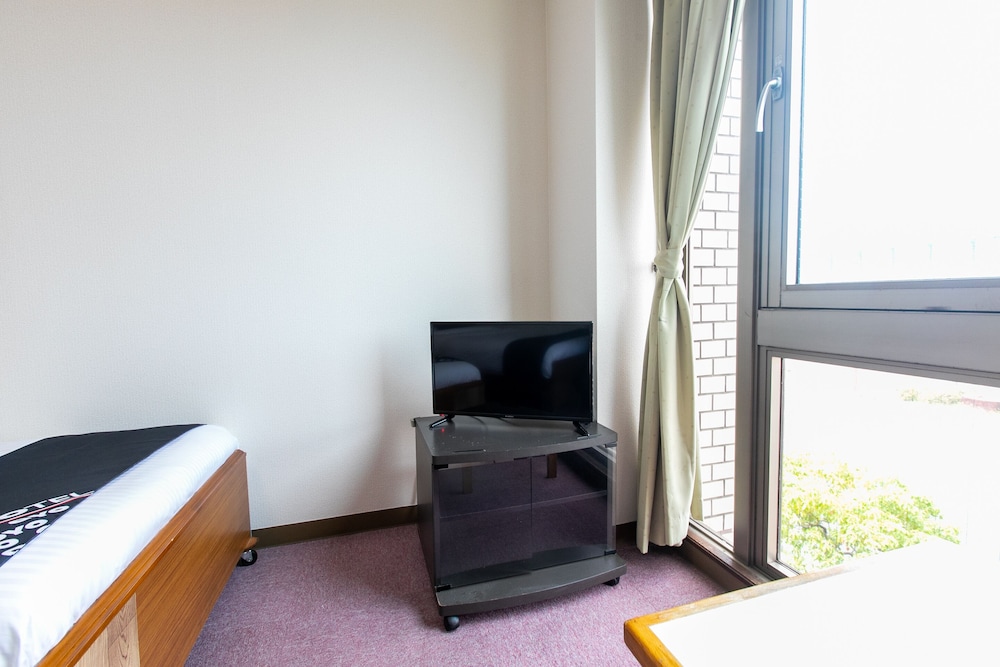 Twin Room, Smoking photo 3