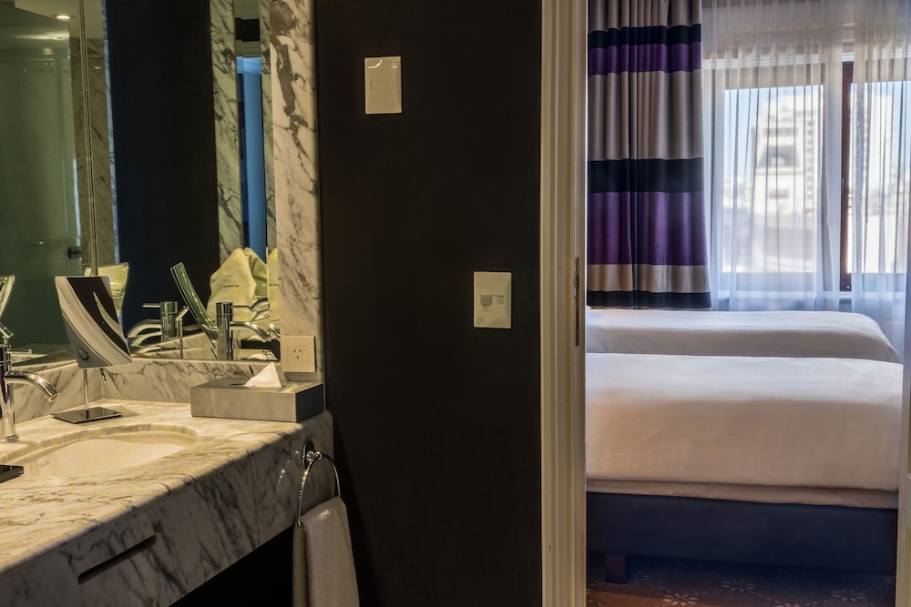 Superior Room, 2 Twin Beds, City View