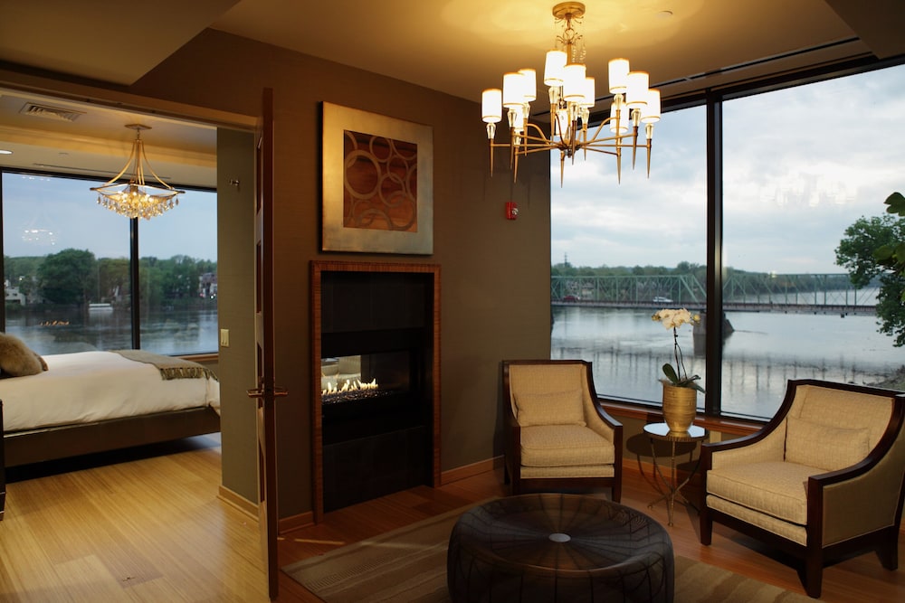 Riverview Suite with Stunning RiverViews photo 3