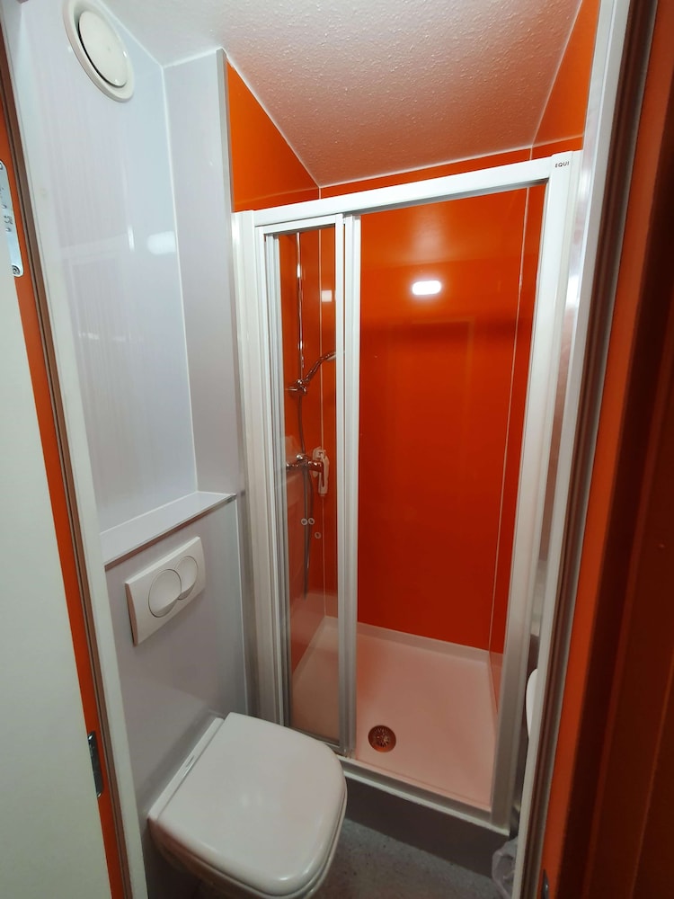 Standard Room, 2 Twin Beds - Photo 31