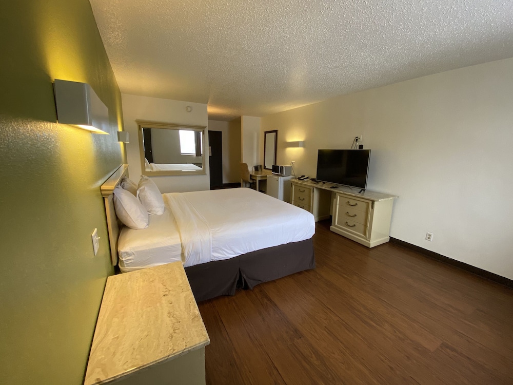 Deluxe Suite, 1 King Bed, Non Smoking, Hot Tub
