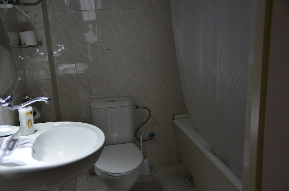 Standard Double Room, 1 King Bed, Balcony, City View photo 3