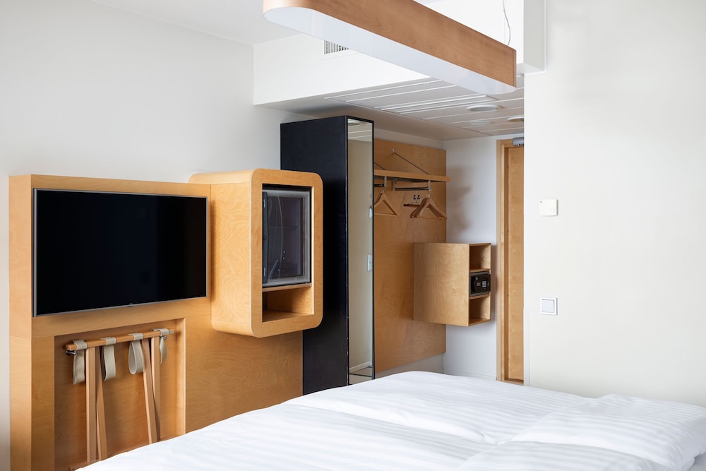 Standard Room, 1 King Bed (extra bed possibility) - Photo 5