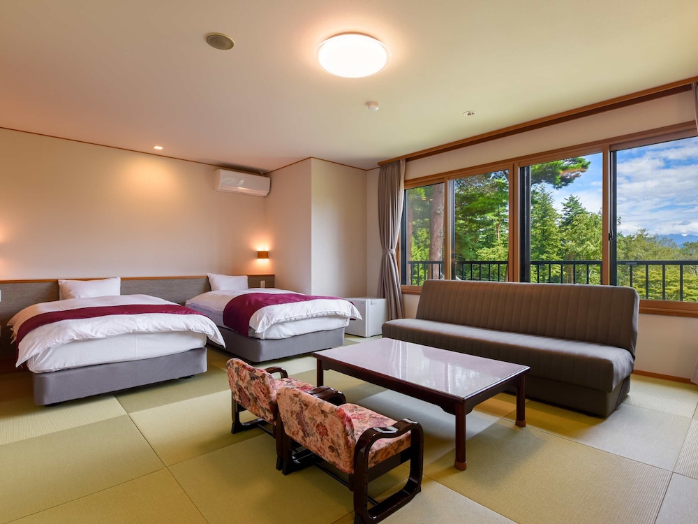 [Lake side] Japanese-Western style room - Photo 1