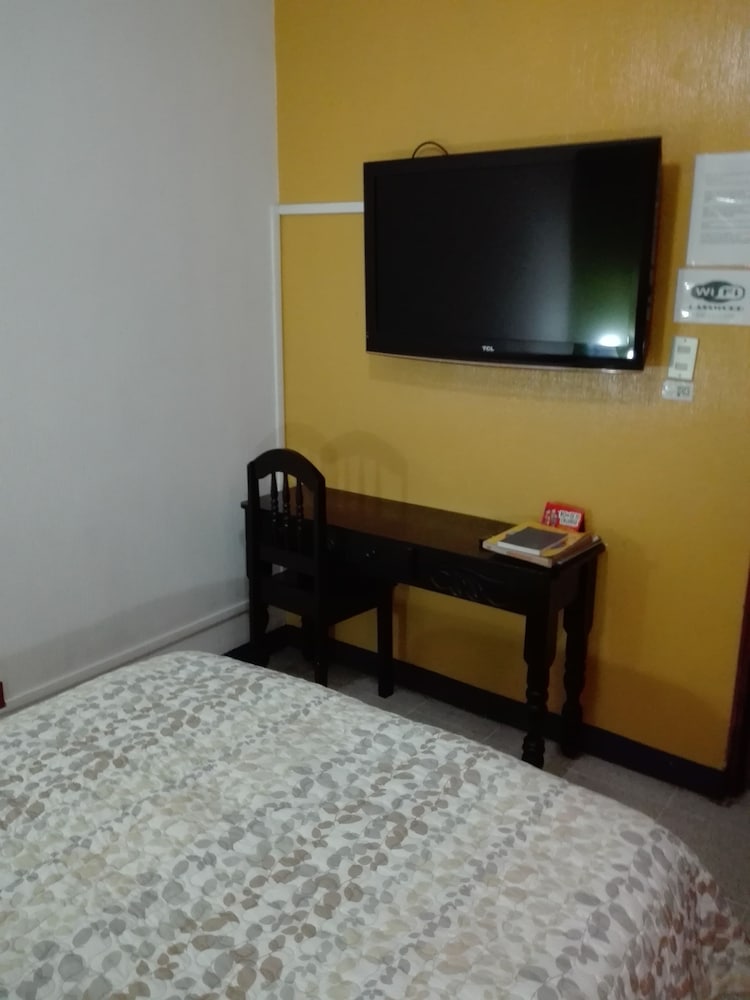 Basic Double Room Single Use, 1 Double Bed, Private Bathroom photo 2