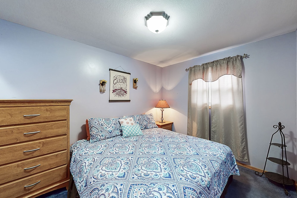 Deluxe Cabin, 2 Bedrooms, Lake View photo 3
