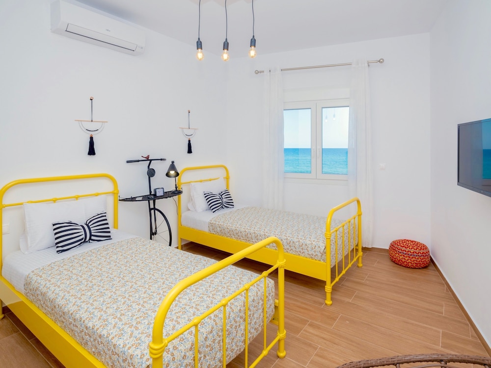 Exclusive Villa, 6 Bedrooms, Private Pool, Beachfront