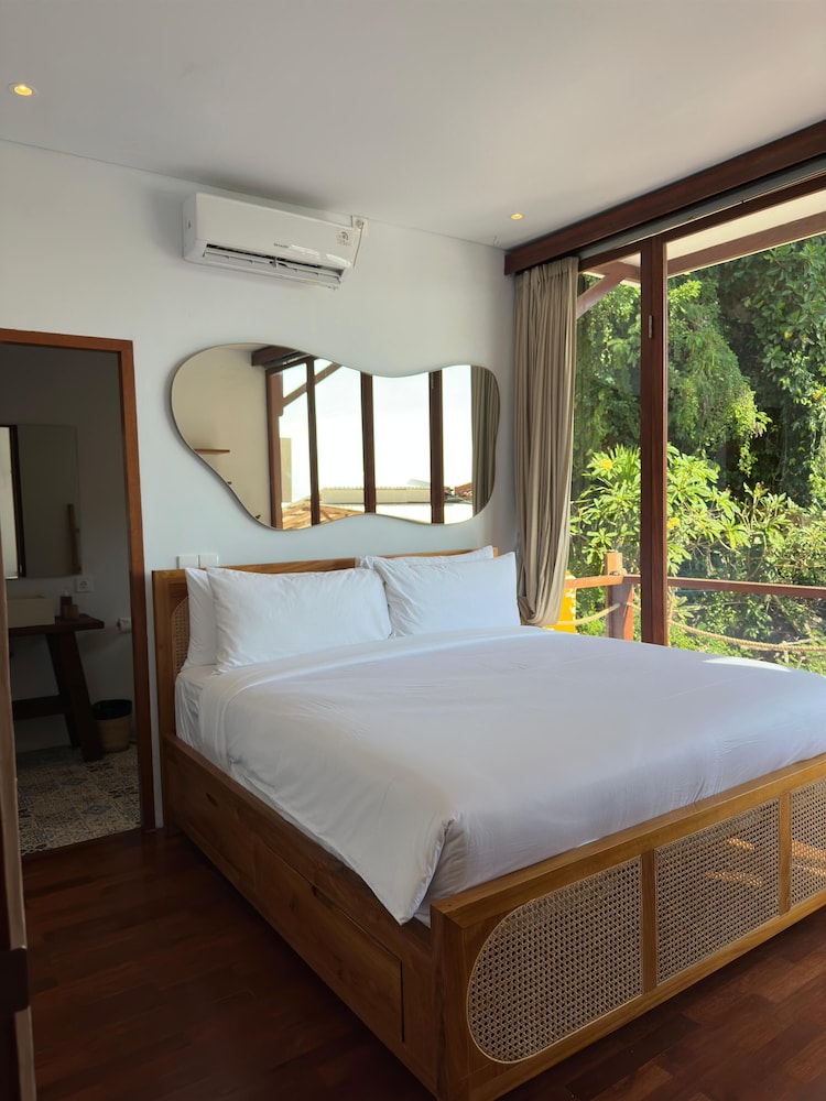 Standard Double Room, 1 King Bed, Balcony, Sea View