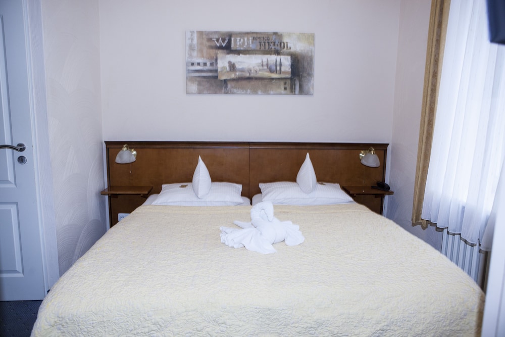 Double Room - Photo 13