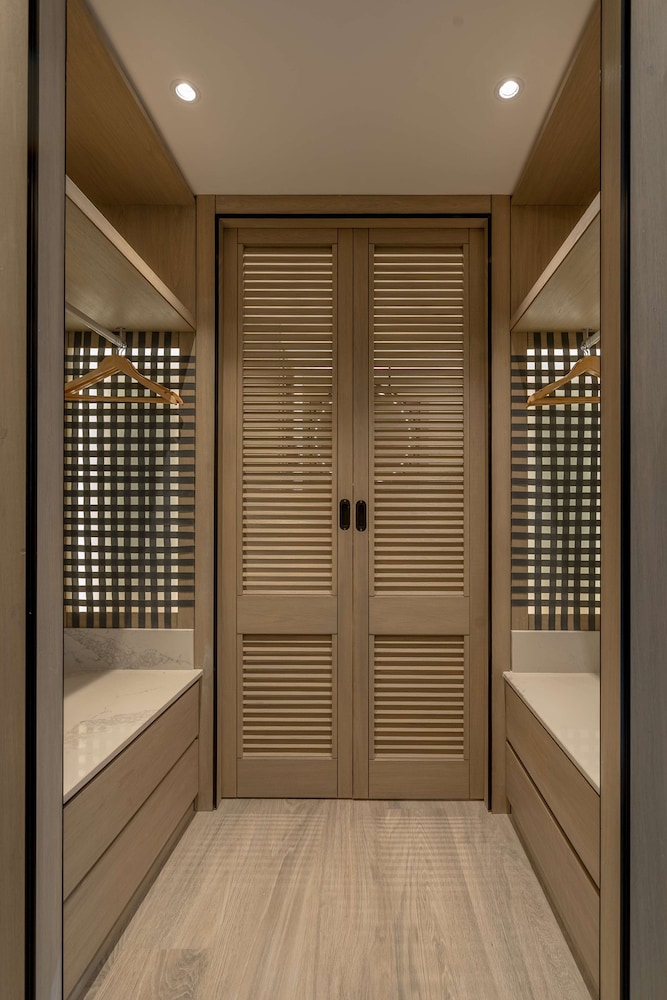 Serene King Accessible Guest Room - Photo 1