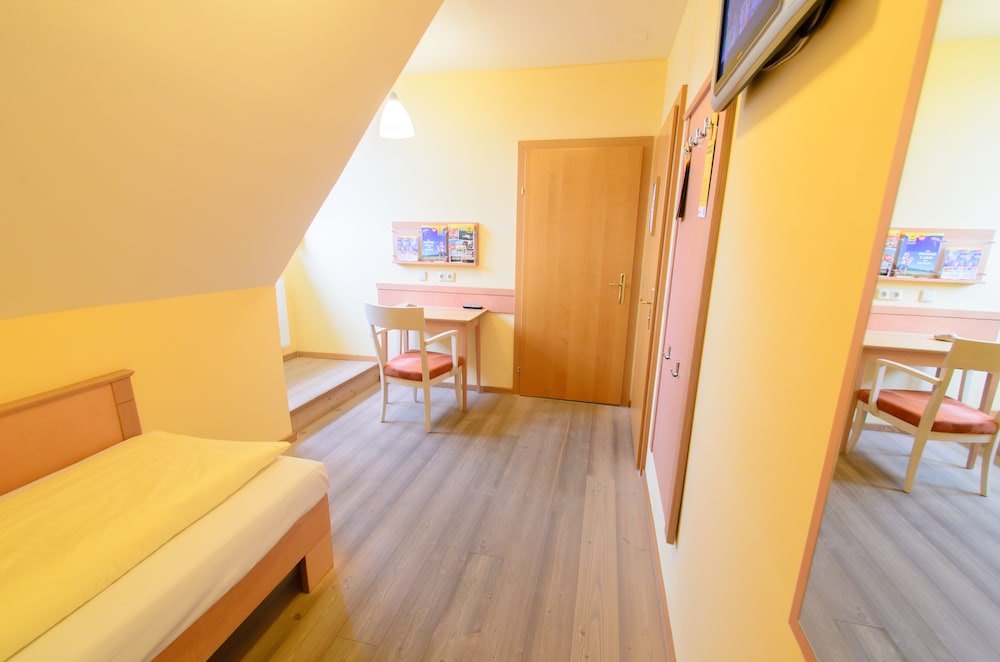 Single Room photo 3